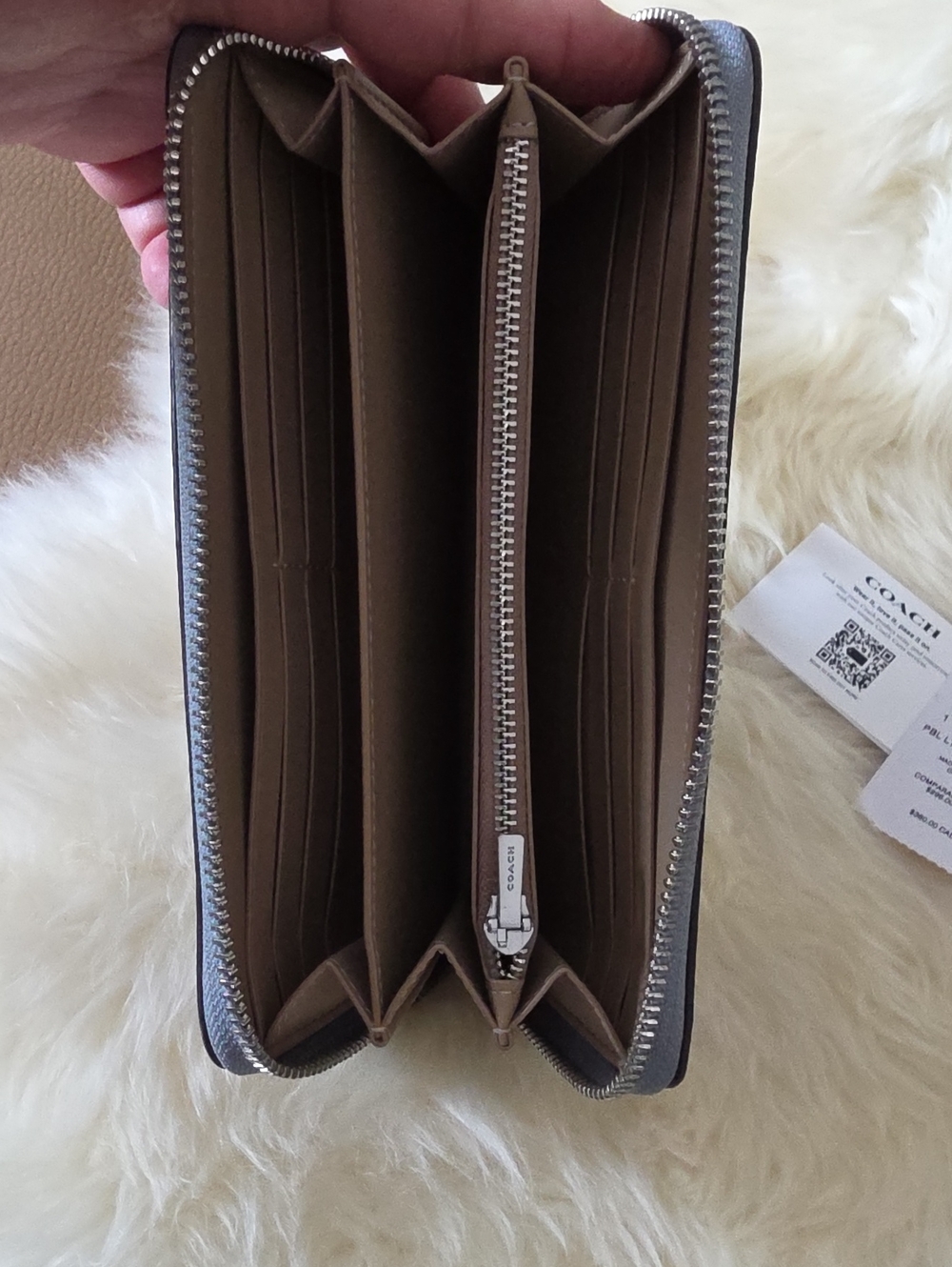 Gorgeous NWT Coach Grey Mist Pebbled Leather Long Zip Around Wallet π©Άππ - Picture 9 of 15